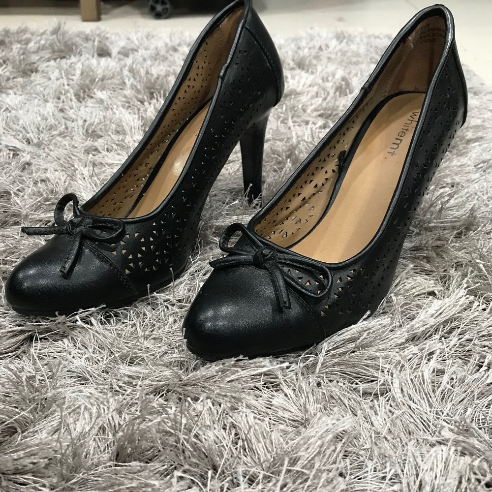 White mt . Size: 8.5   Color: black